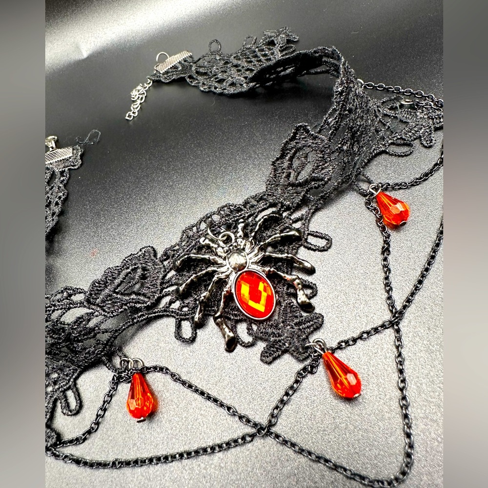 Spider choker 🕸️🕷️🕸️